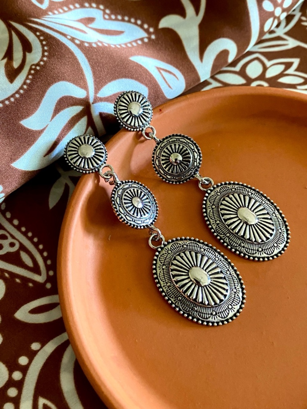 ✨ 2/$15 JEWELRY✨ Antiqued Silver Boho Western Drop Earrings